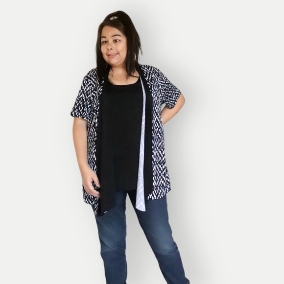 WOMENS L-XL BLACK & WHITE PATTERNED SHORT SLEEVE CARDIGAN WITH ATTACHED CAMI - Picture 2 of 7